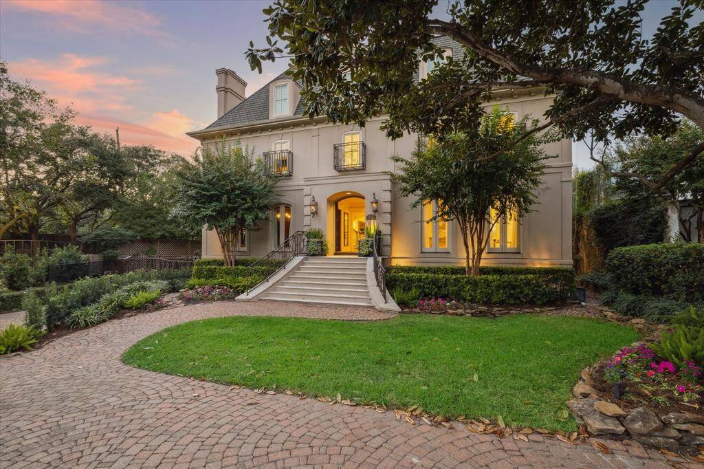 This exquisite 8,819 sq ft estate in the prestigious Tanglewood area offers resort-style living with a pool, spa, full-sized tennis court, and a beautifully turfed lawn. Inside, stunning interiors feature grand living and dining spaces, a marble kitchen, and an expansive primary suite with a private balcony. The lower level is designed for entertainment, complete with a game room, media room, and workshop, creating the ultimate luxury retreat.