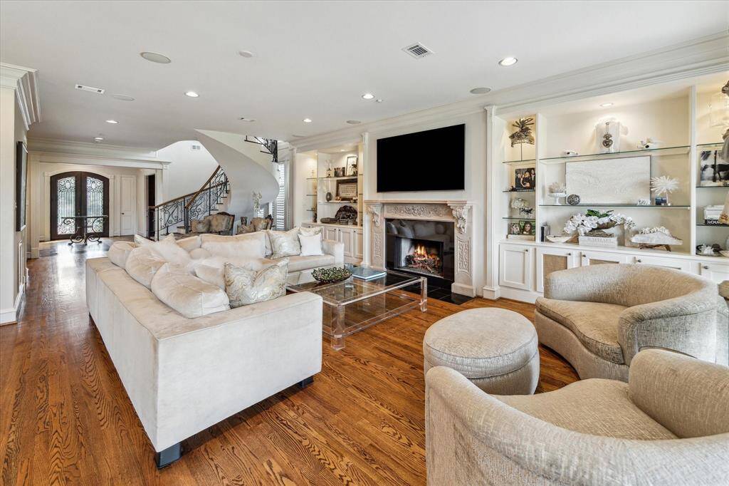 Step out from the family room onto the expansive balcony, offering breathtaking views of the resort-style backyard, complete with a heated pool and full-sized tennis court. The lush natural landscape and serene surroundings create a tranquil retreat, perfect for relaxation and outdoor enjoyment.
