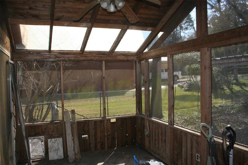 Screened in porch