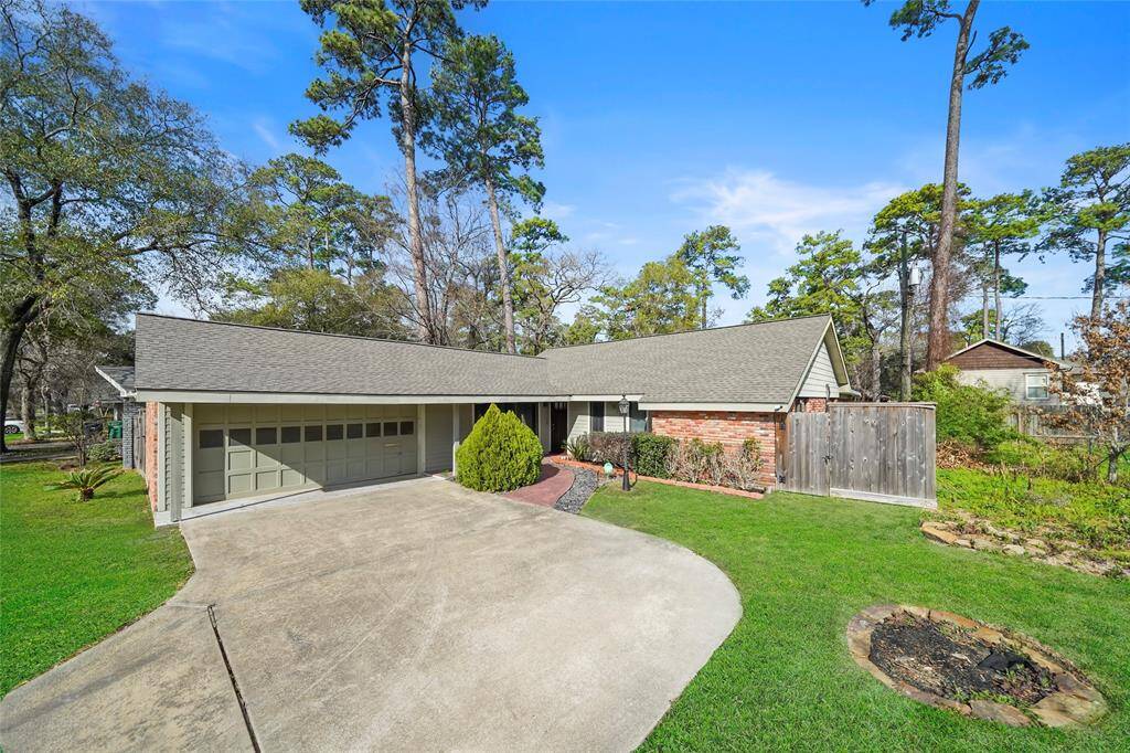 Just steps from the White Oak Bayou Greenway Trail, you'll enjoy the proximity to nature and access to the bayou, while still being only minutes from the Heights, Downtown, Galleria, and the Medical Center.