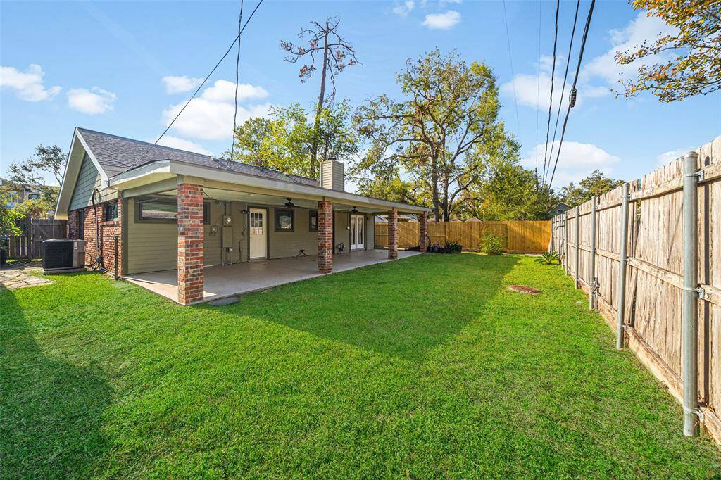 Ample green space provides room for all your outdoor activities, a play area for furry friends, or playground for the little ones.