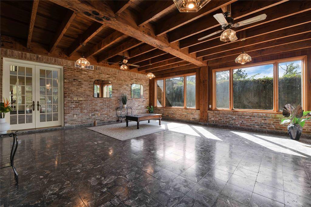 Grand Space for gatherings with a gorgeous view!