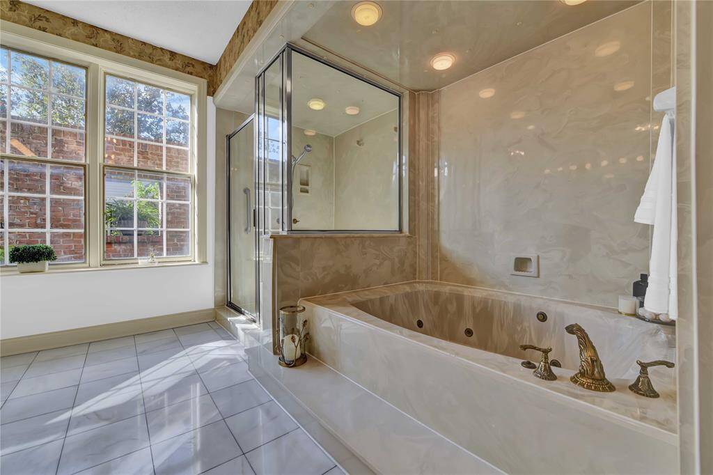 Walk in shower and a soak in tub; High end fixtures
