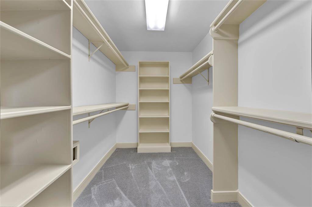 Walk in closet