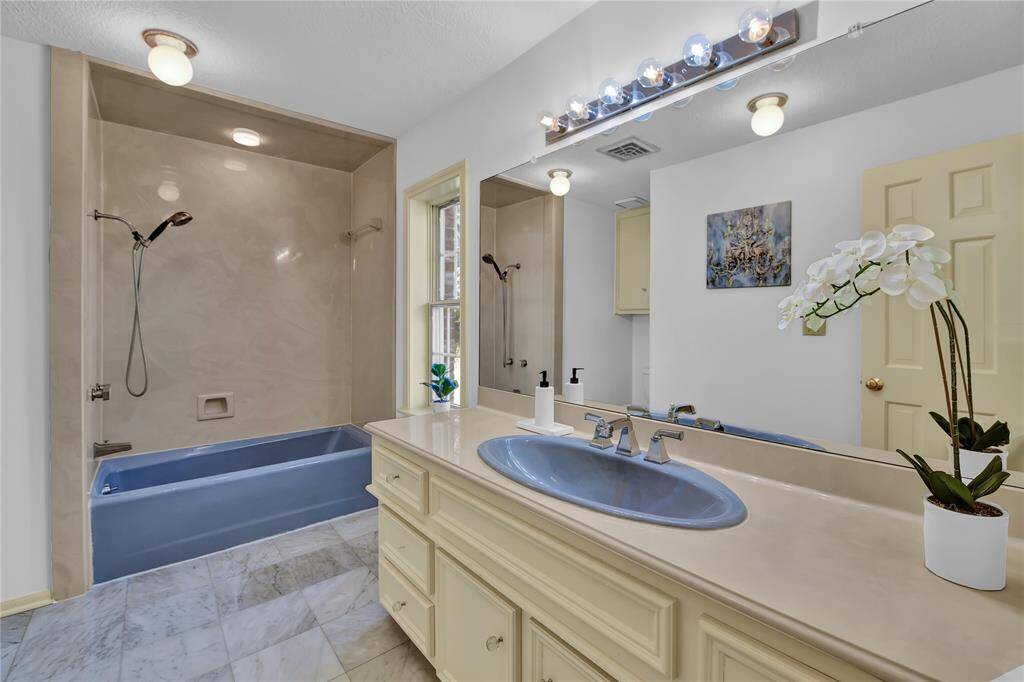 4th Bathroom