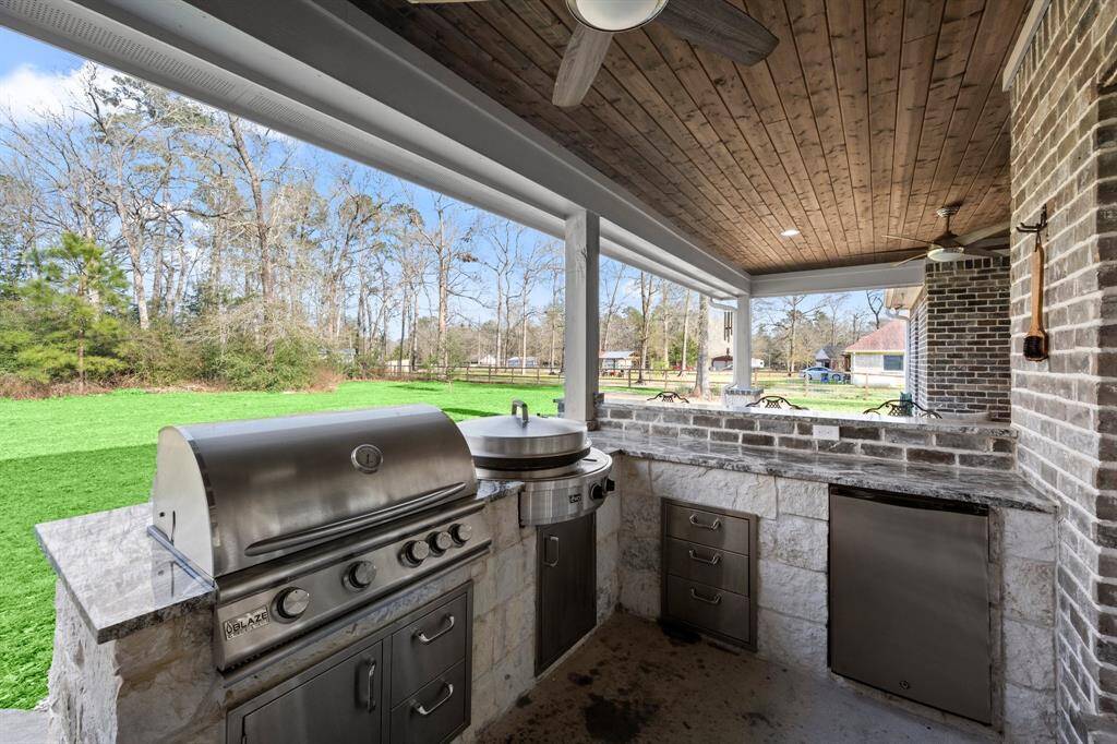 Outdoor Kitchen