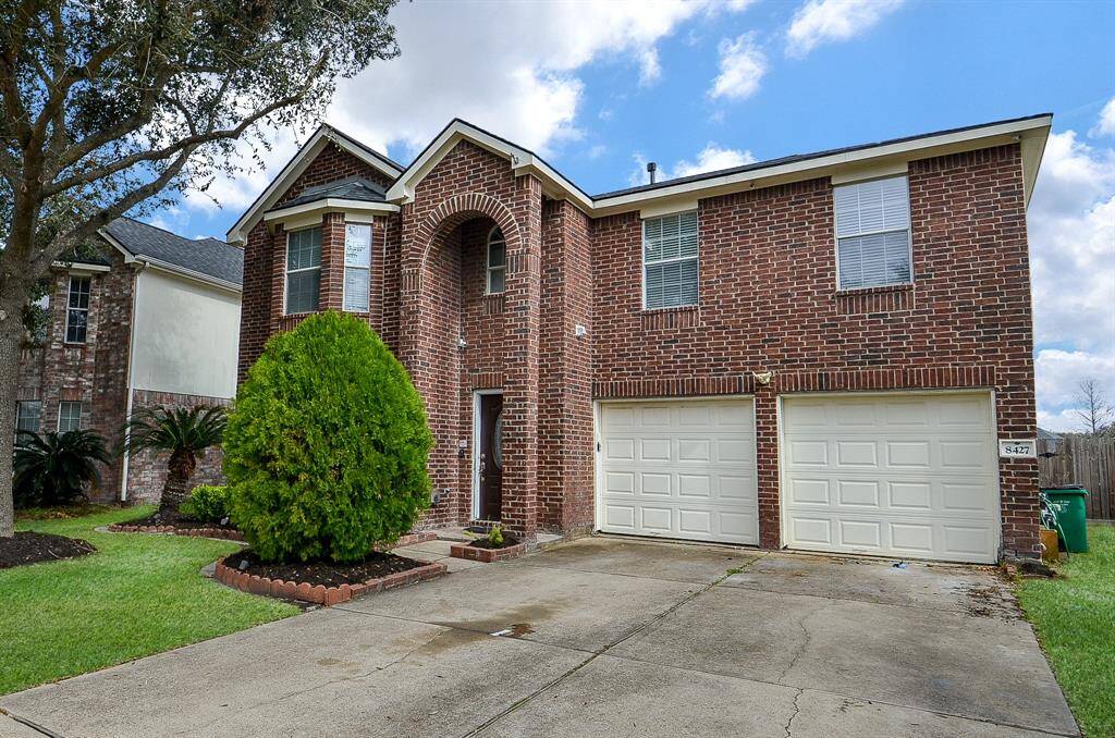Discover Your Dream Home: A Suburban Oasis Awaits!