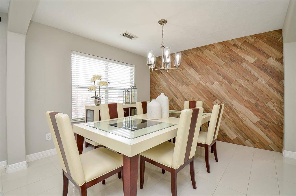 This dining area effortlessly blends contemporary design with comfort.