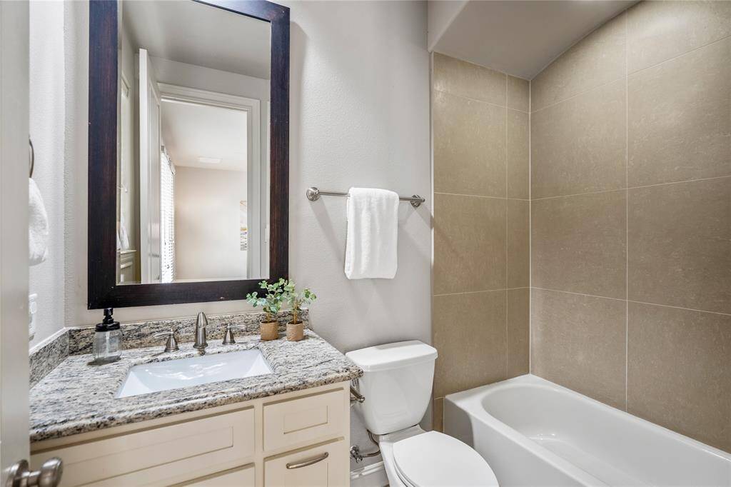 First-floor en-suite bathroom.