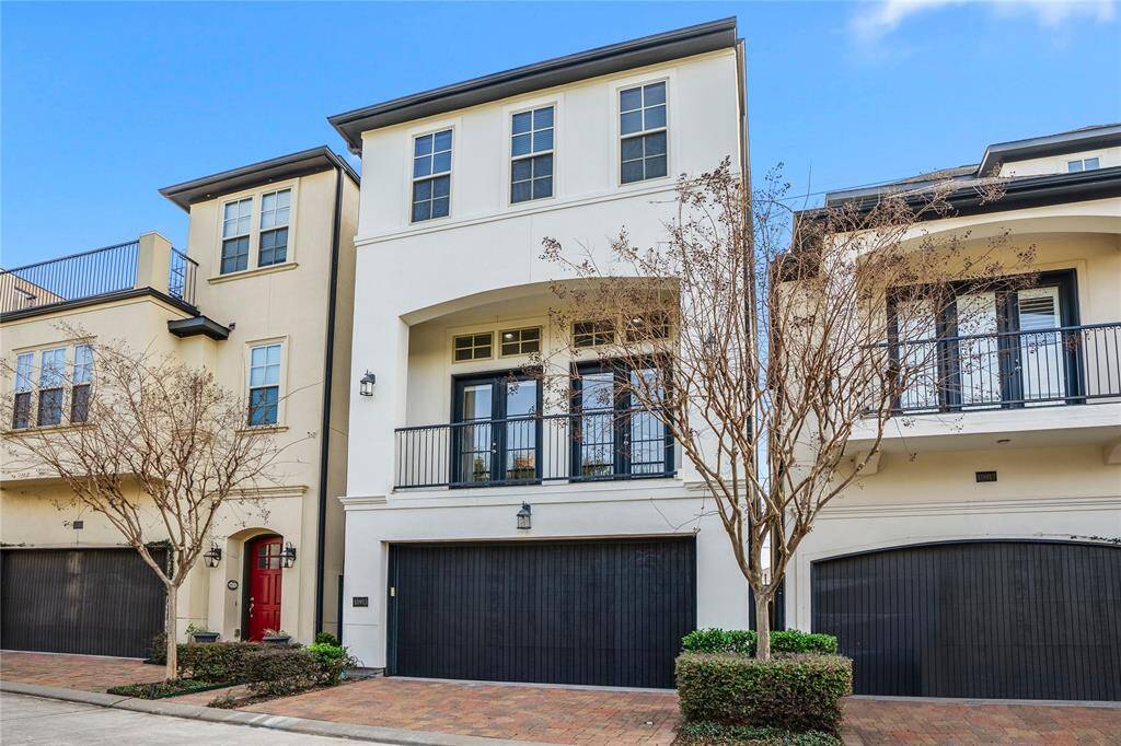 After view of this home in relation to neighbors.