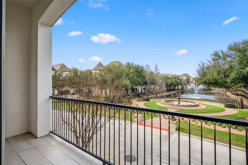 A gorgeous view of the lake from your second floor!