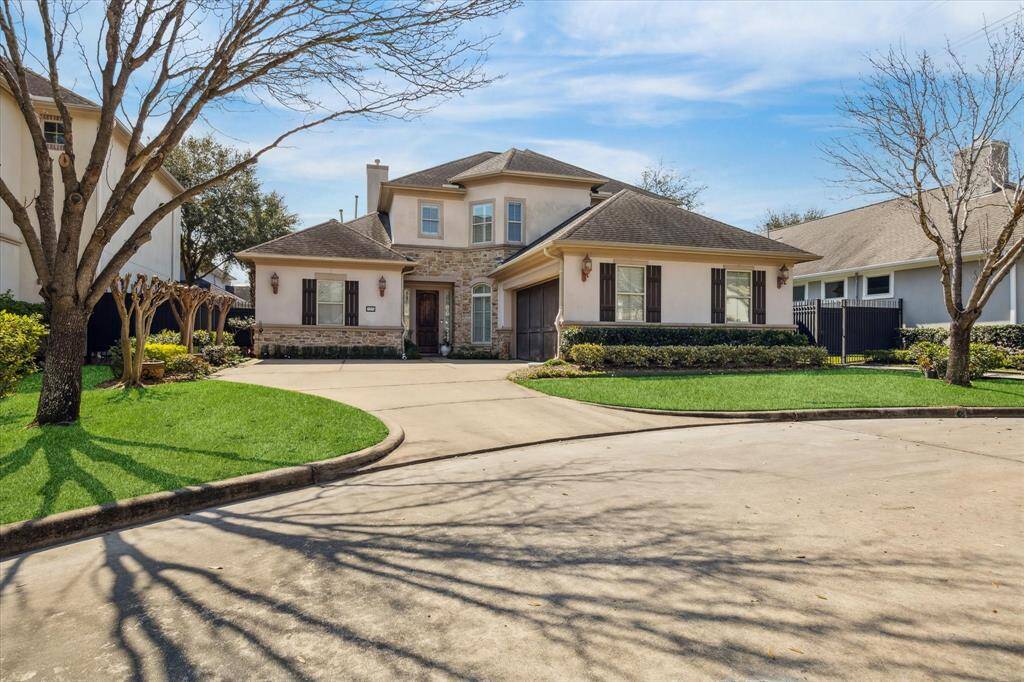 WELCOME TO 11215 ST LAURENT - on a quiet cul-de-sac street in Royal Oaks Country Club