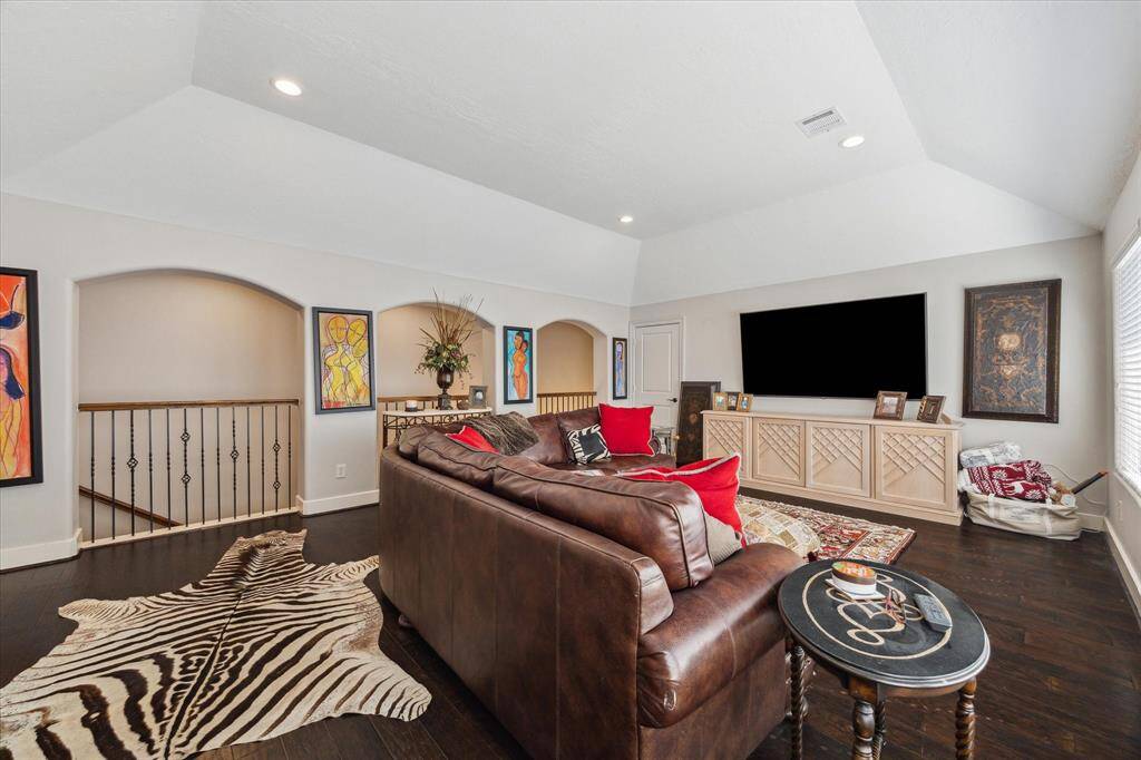 IDEAL FOR USE AS MEDIA ROOM OR ADD A POOL TABLE OR EXERCISE EQUIPMENT