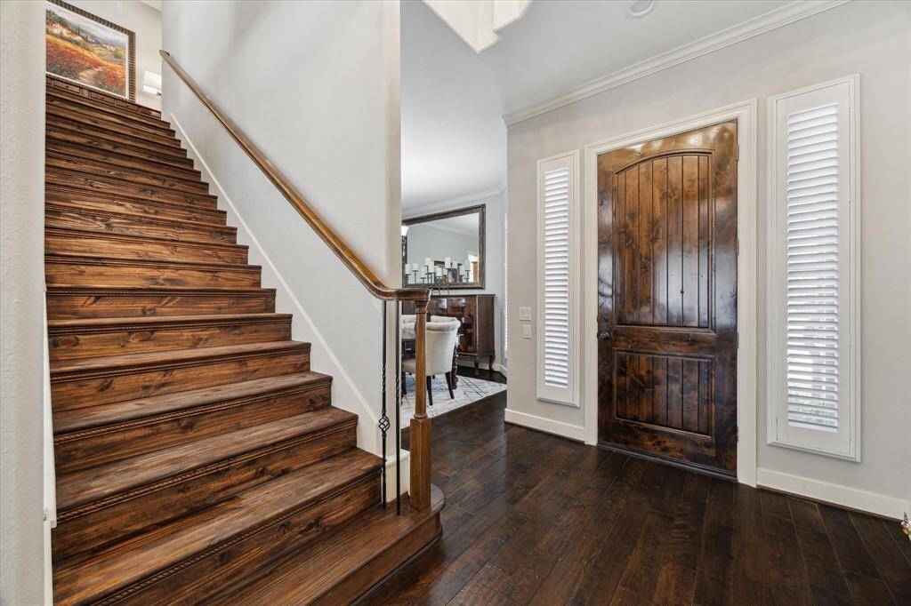 WIDE STAIRCASE WITH WOOD TREADS LEADING TO THE 2ND FLOOR