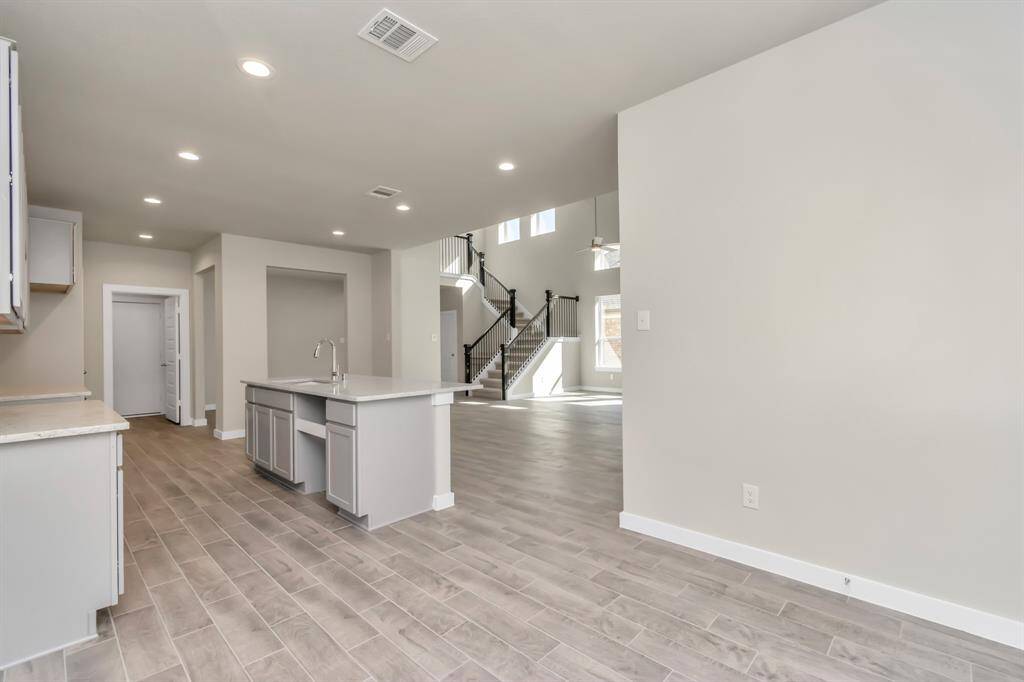 Enjoy breakfast with ease in the connected and cozy breakfast nook, seamlessly integrated with the kitchen for utmost convenience.