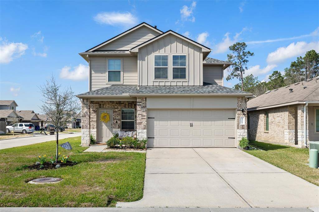 Front of Home with 2 car garage and long driveway.