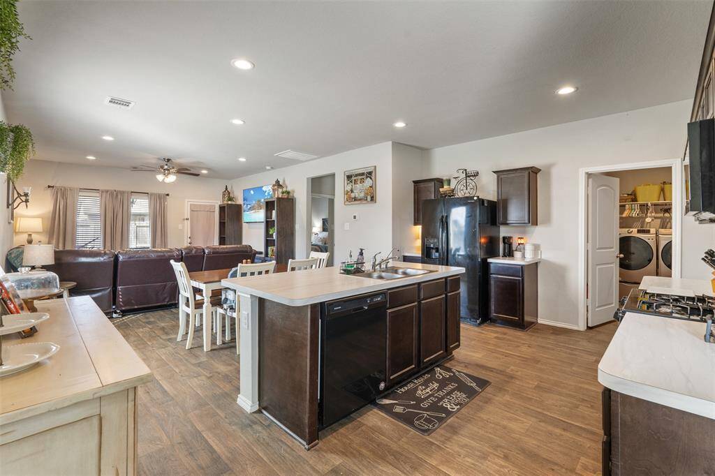 kitchen living room area