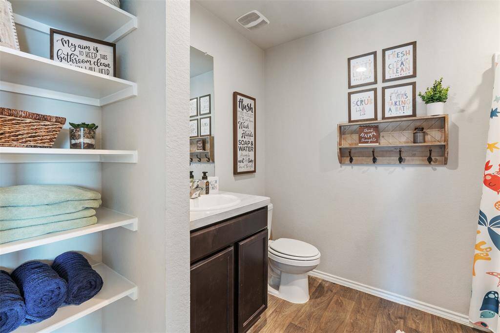 upstairs bathroom with combo tub/shower