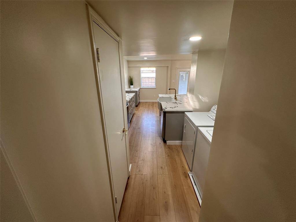 Washer/dryer are included