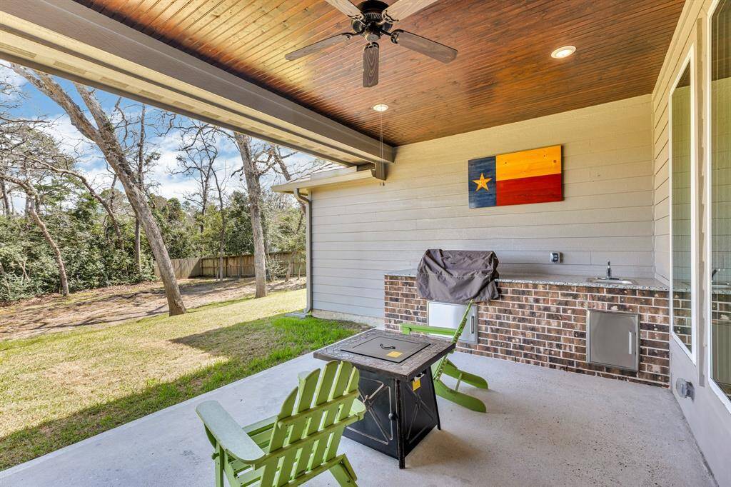 This space features a built-in gas grill for perfect barbecues, a convenient sink for easy cleanup, and durable granite countertops for meal prep and serving.