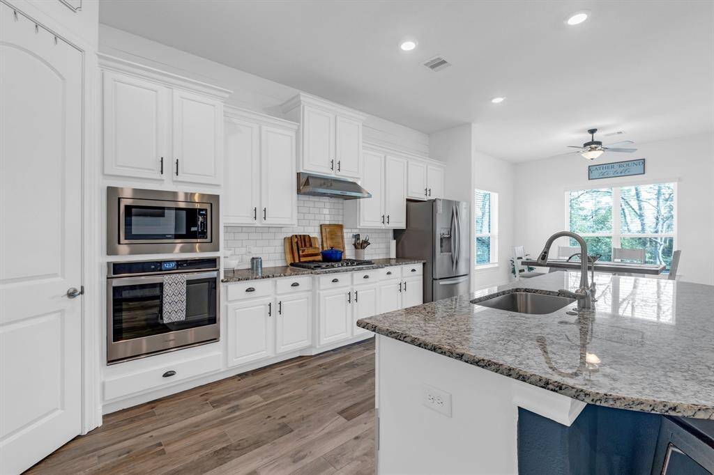 The generous island provides additional workspace and seating, perfect for casual meals or entertaining guests.