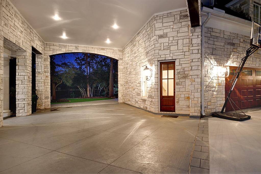 This door leads to a 2nd separate apartment over the garage!