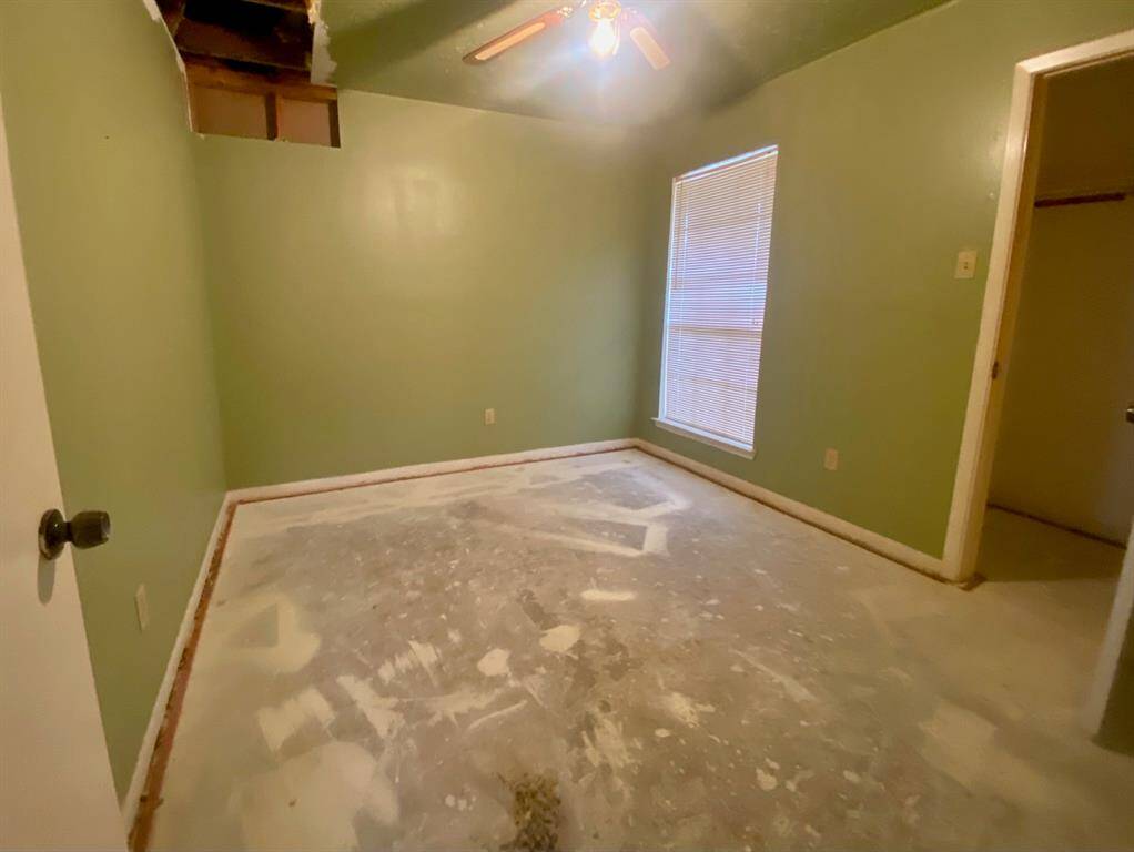 Secondary bedroom