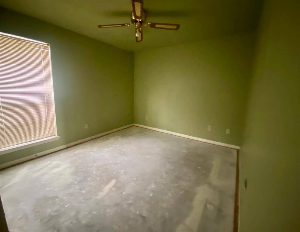 Secondary bedroom