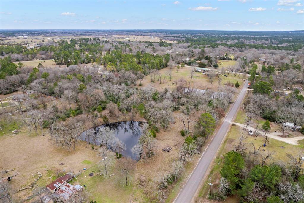 Echo Lane conveniently sited where a driveway can be easily cut to the property.