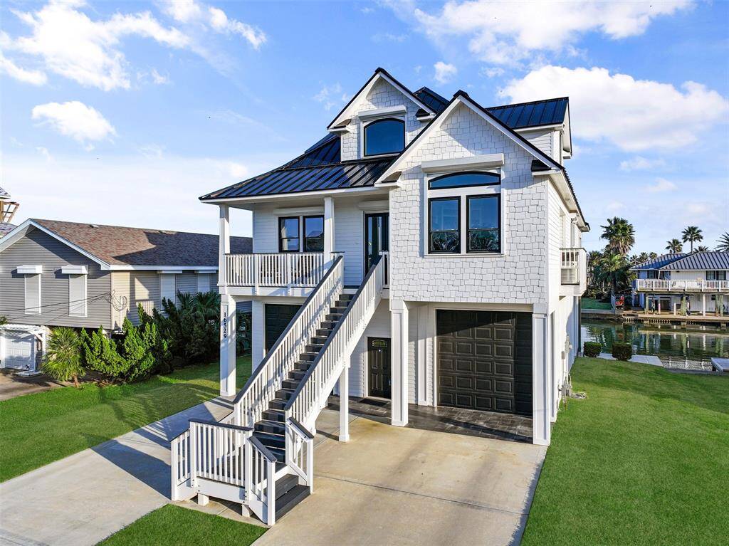 2 car tandem garage and double driveway