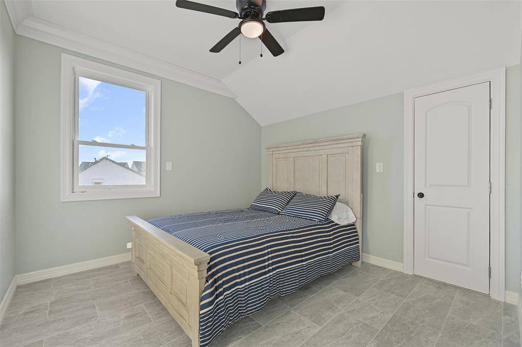 Upstairs guest bedroom