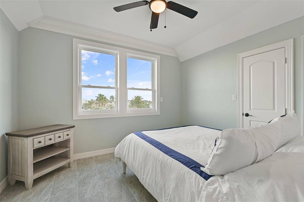 Third guest bedroom
