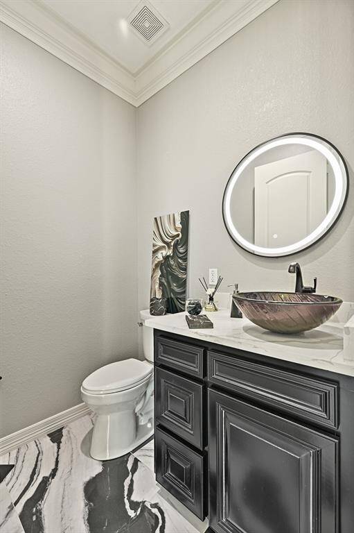 Main level guest half bath
