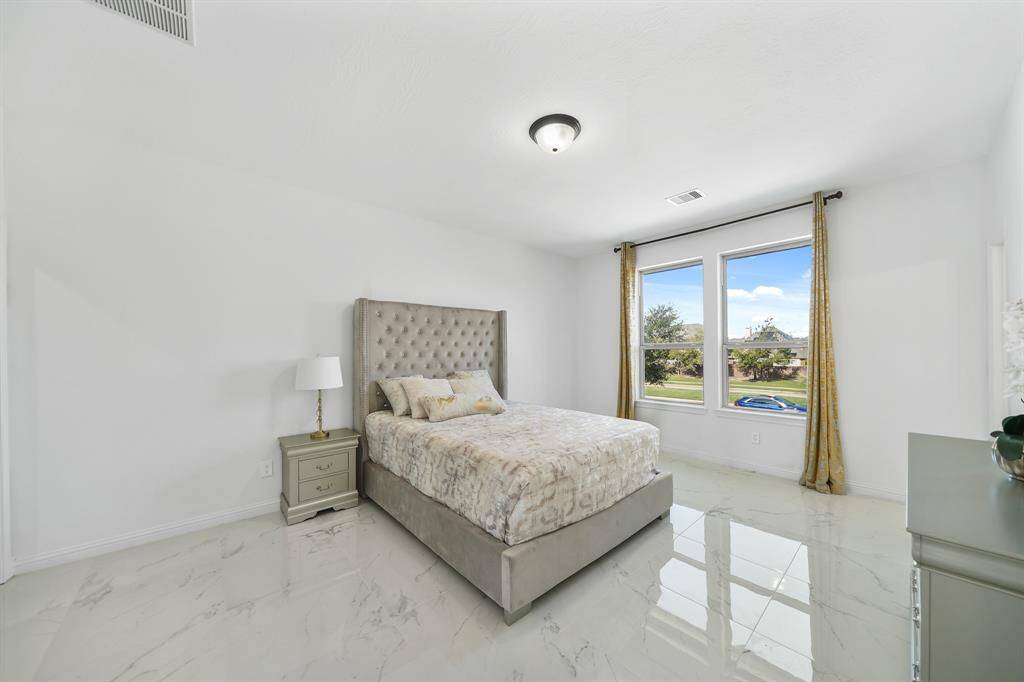 3rd Bedroom- upstairs