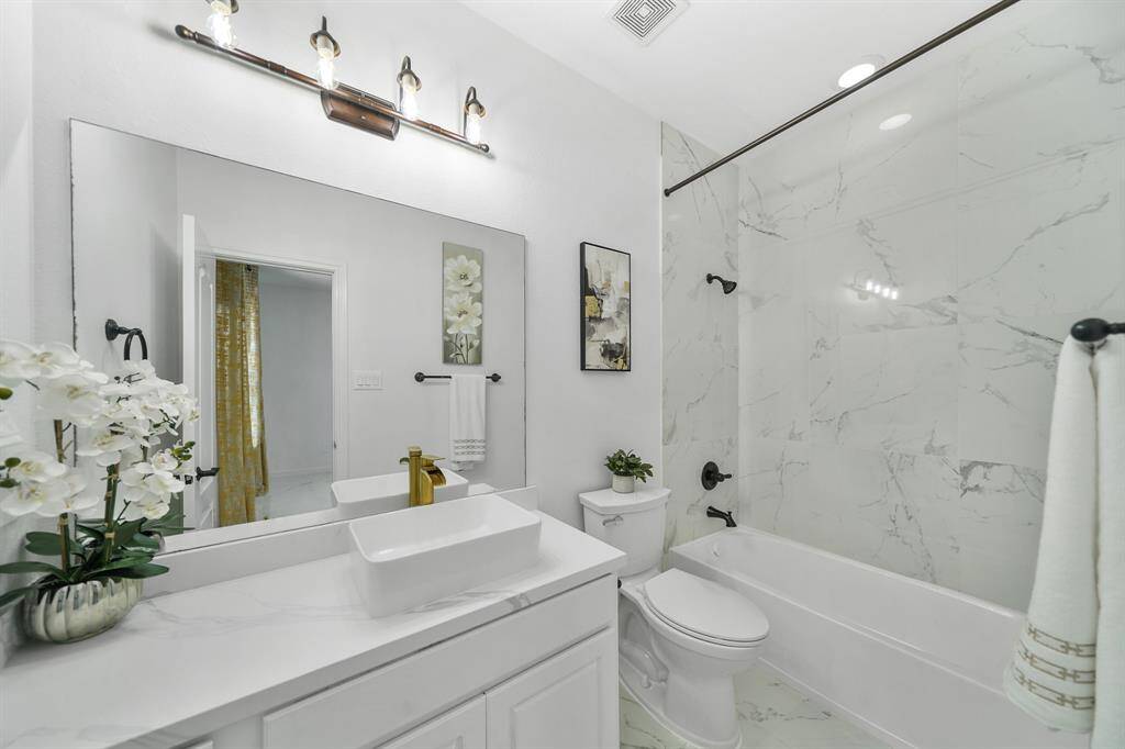 3rd bathroom-Upstairs