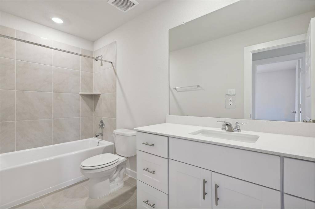 Photo is not of the actual home but is an inspirational photo of builder’s model home and may depict options, furnishings, and/or decorator features that are not included.