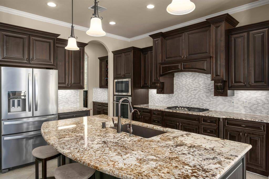 Large island is perfect for the family to gather around to watch the chef of the house cook their favorite meal.