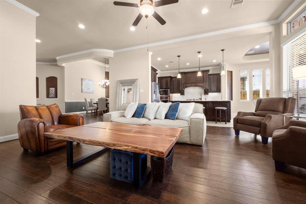 Open to the kitchen, breakfast area, and dining room.