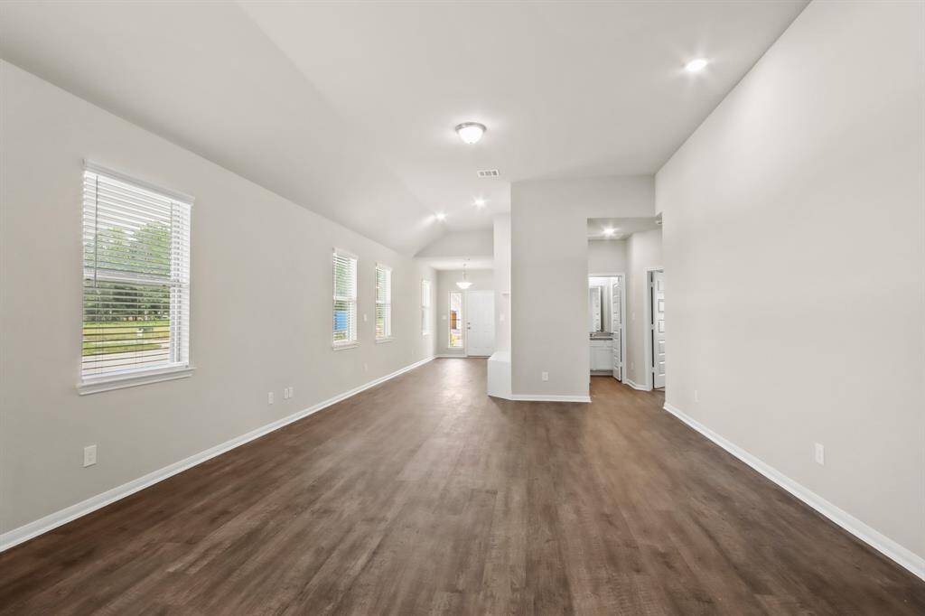 Open floor plan (*Photo not of actual home and used for illustration purposes only.)