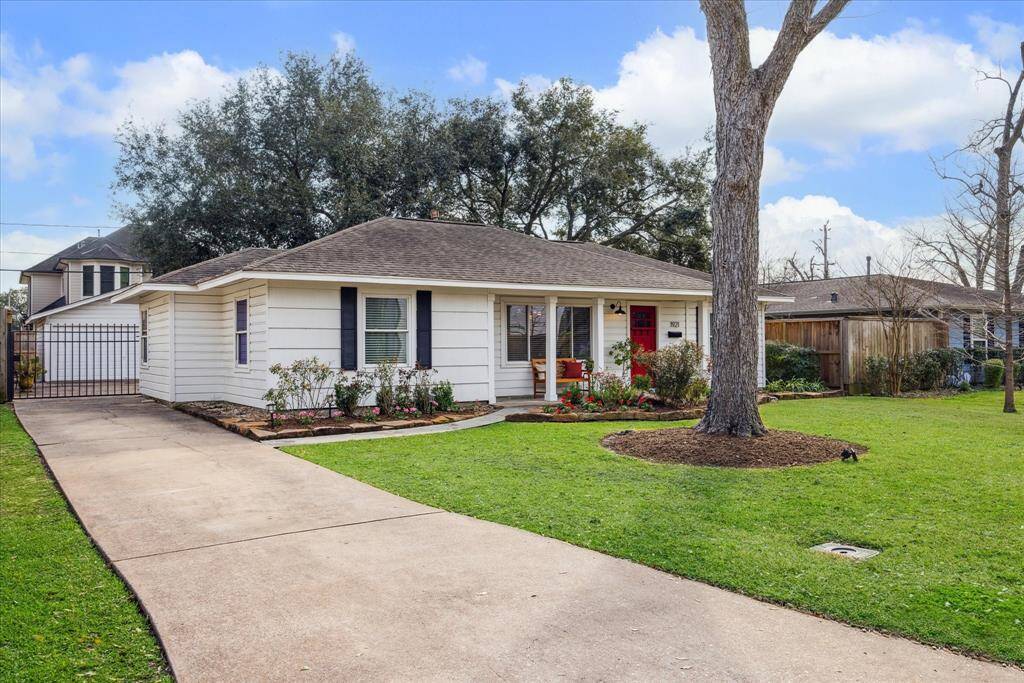 This 1 story 1950s ranch style home has 3 bedrooms & 2 bathrooms. Sitting on an oversized lot with a private driveway and gate for more privacy