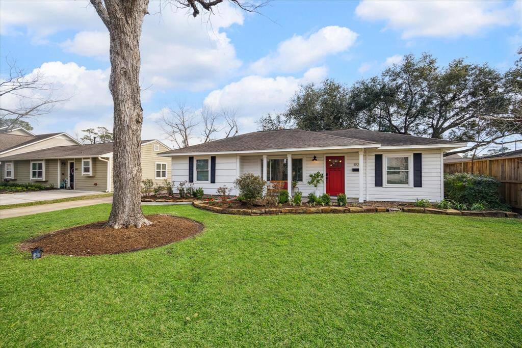 This property’s curb appeal is absolutely show stopping. The well-maintained landscaping of the front yard is a work of art and is sure to welcome your friends, family, and neighbors with a warm smile. We all know that first impressions matter and this property will not disappoint.