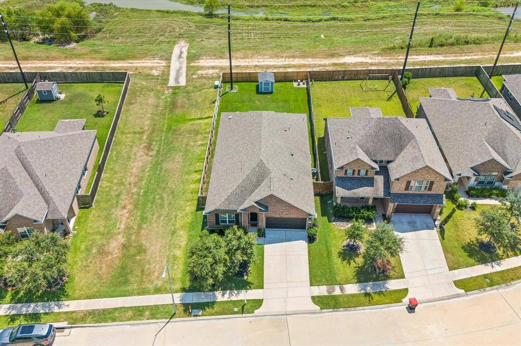 Enjoy the extra green space between and your neighbor.