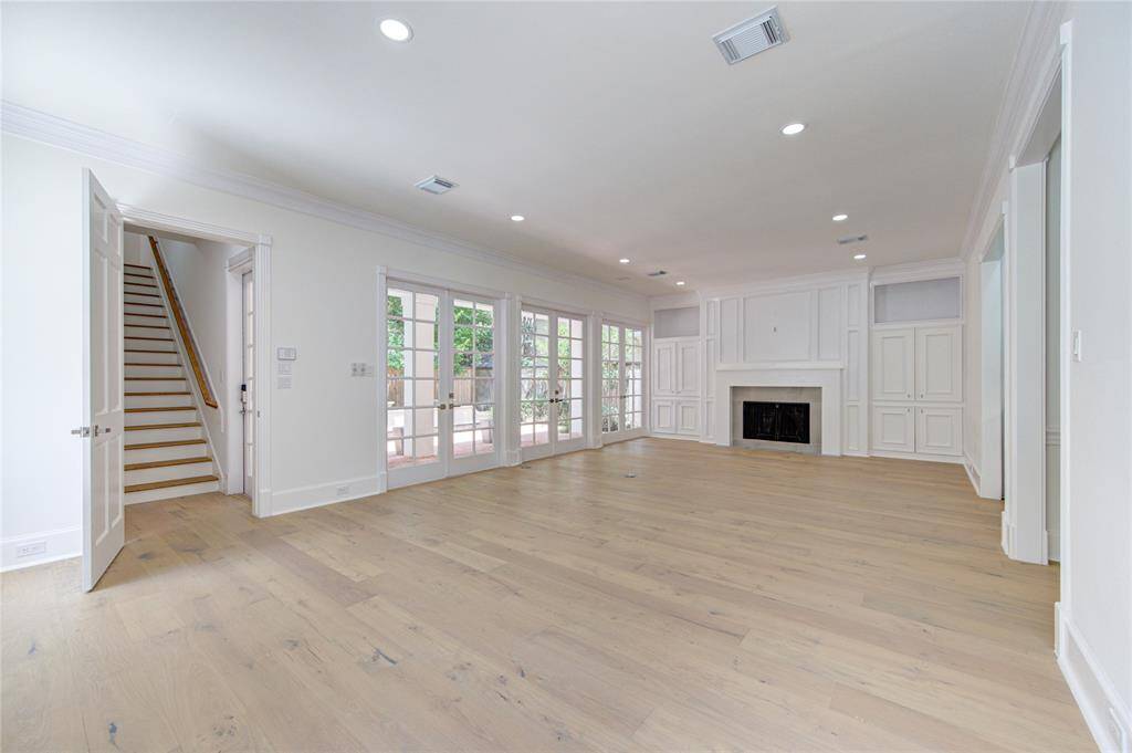 Family Room w/ Fireplace & Wet bar
