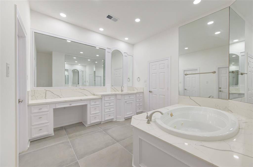 Lux En-Suite Primary Bath