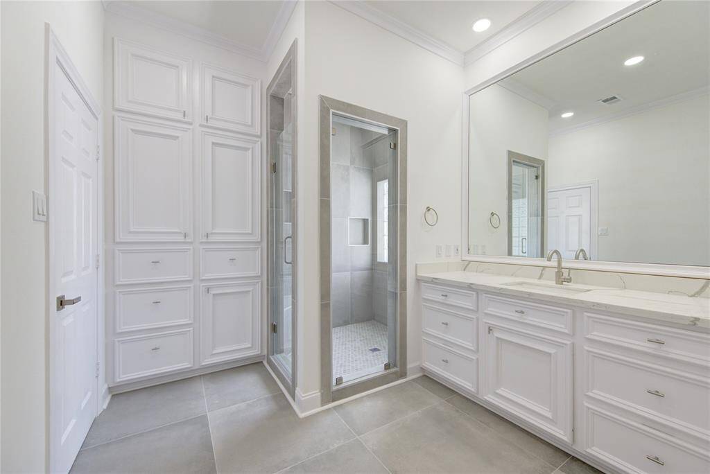 Lux En-Suite Primary Bath