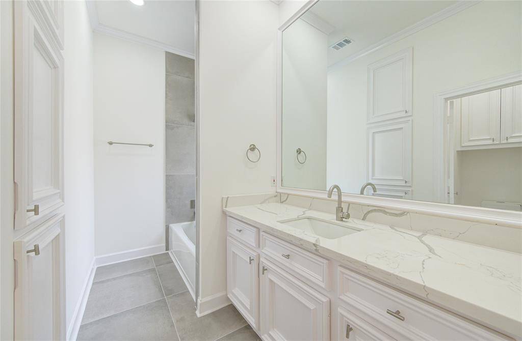 En-Suite Bath