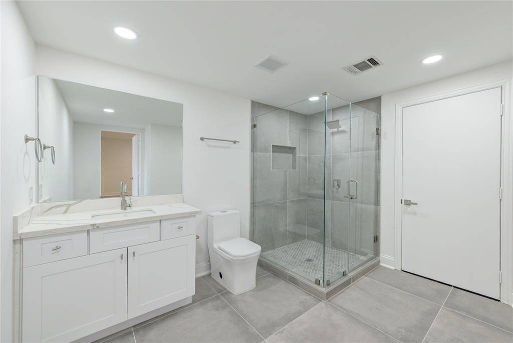 En-Suite Bath (3rd Floor)