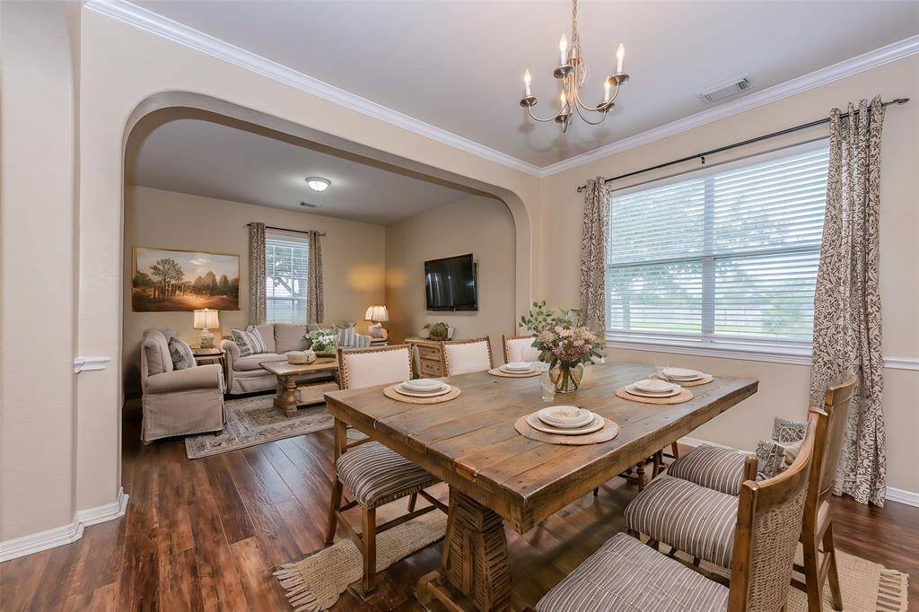 Virtually staged dining area