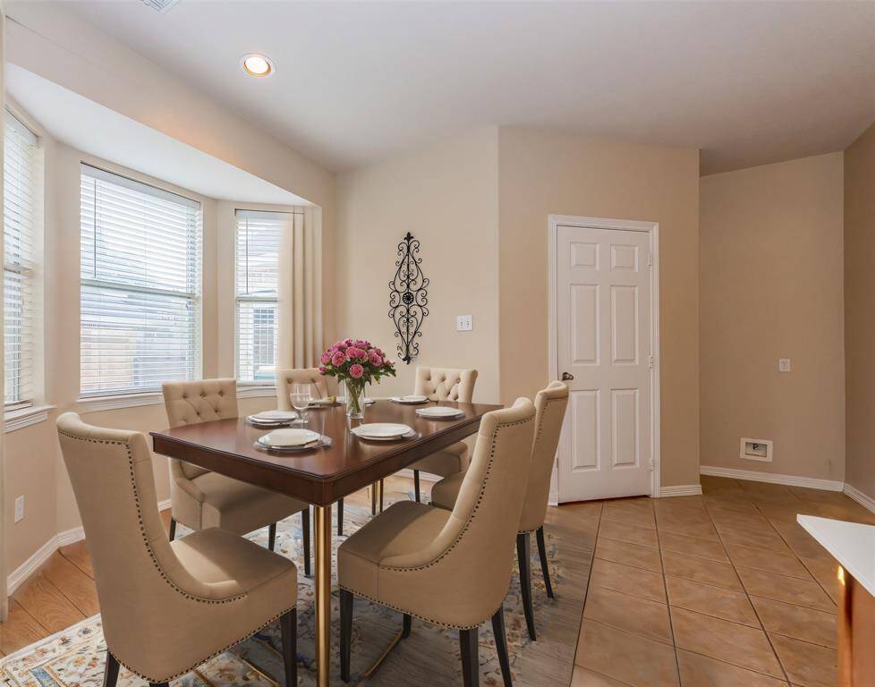 Virtually staged breakfast area