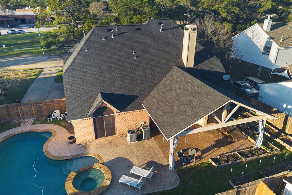 Arial View (pool, backyard, covered patio, garden)